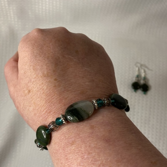 Handcrafted Moss Agate and Serpentine Bracelet and Earring Set - Picture 6 of 7